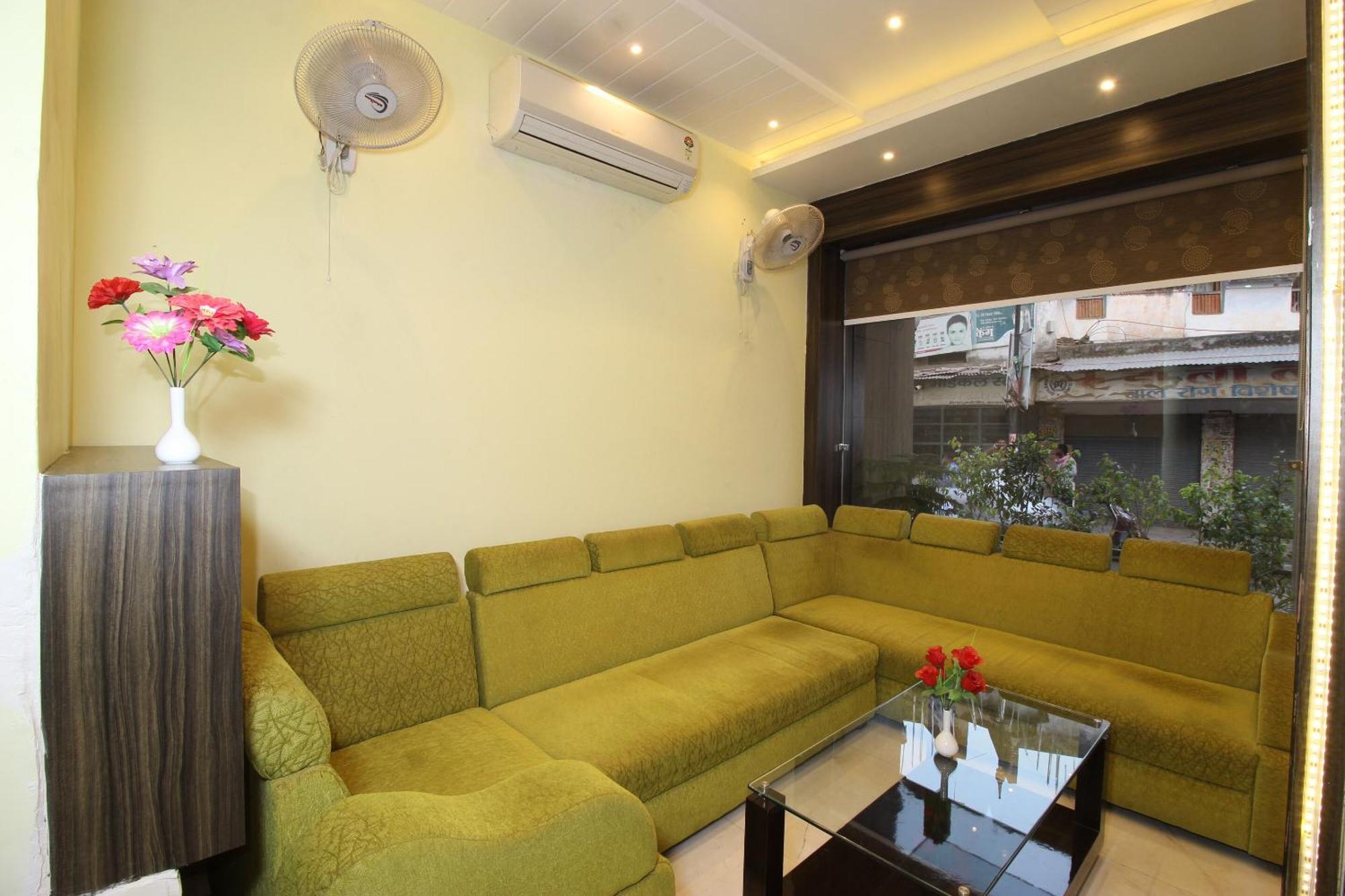 Hotel O Blue Diamond Varanasi Bagian luar foto