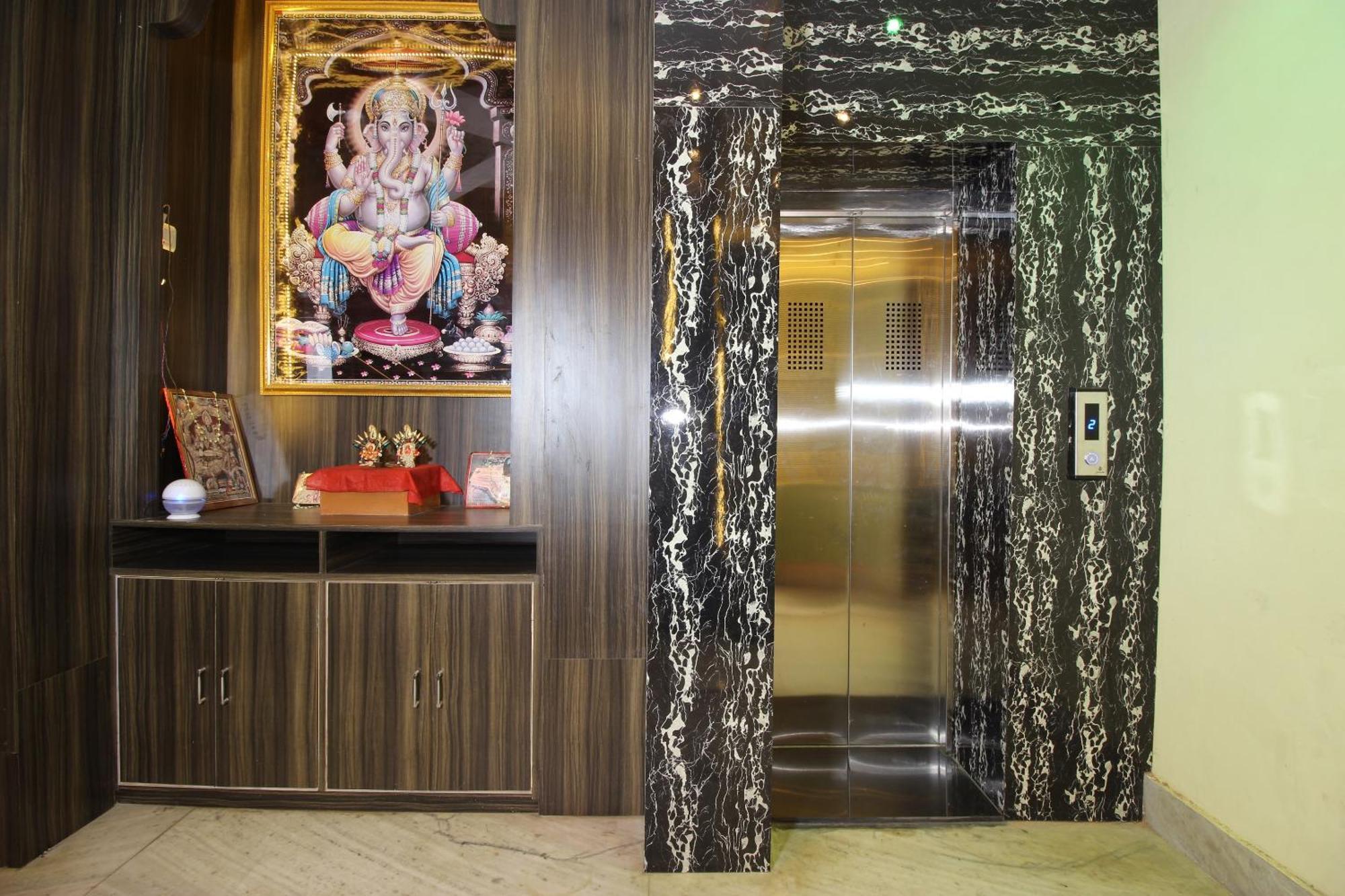 Hotel O Blue Diamond Varanasi Bagian luar foto