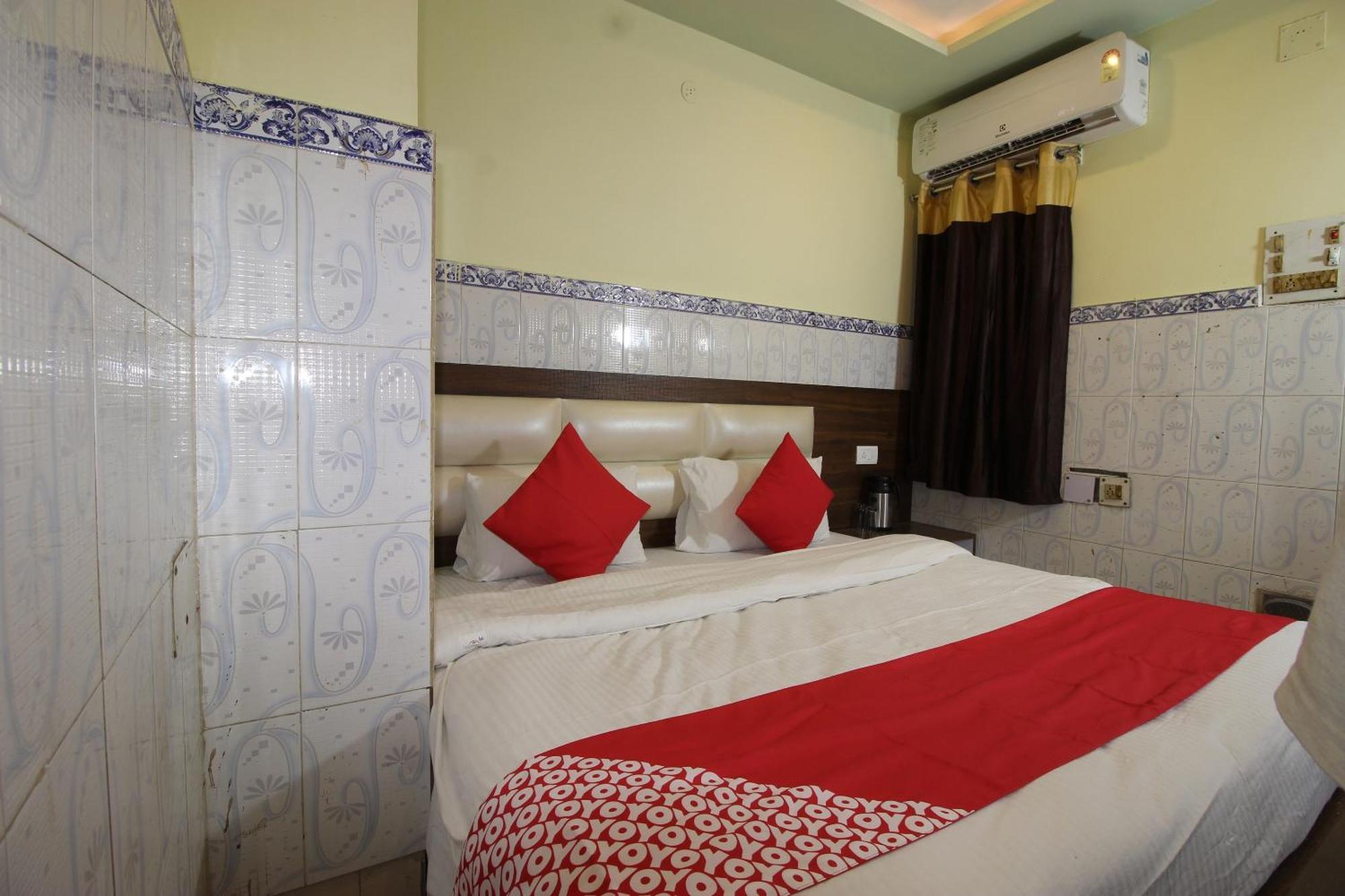 Hotel O Blue Diamond Varanasi Bagian luar foto