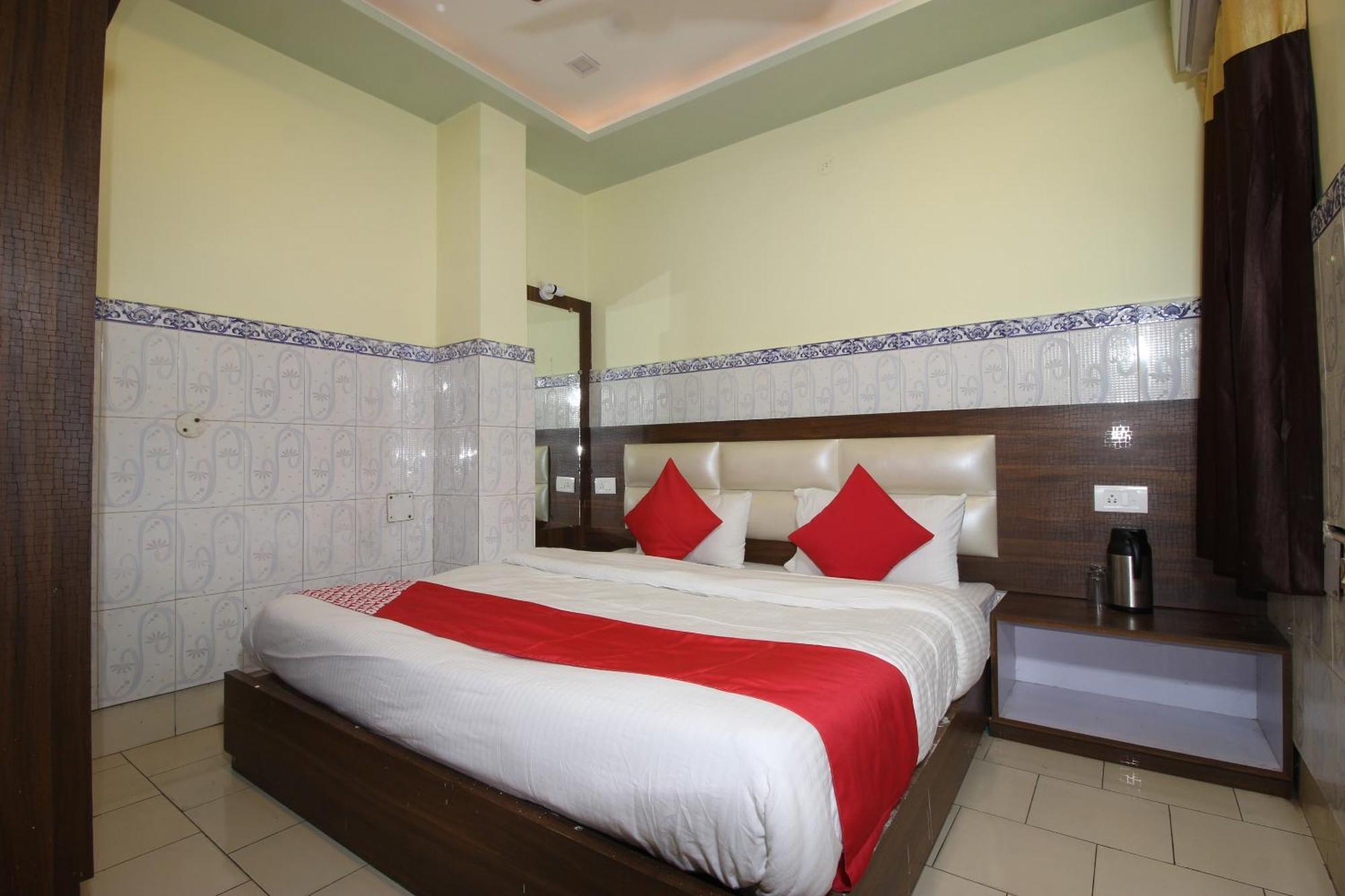 Hotel O Blue Diamond Varanasi Bagian luar foto
