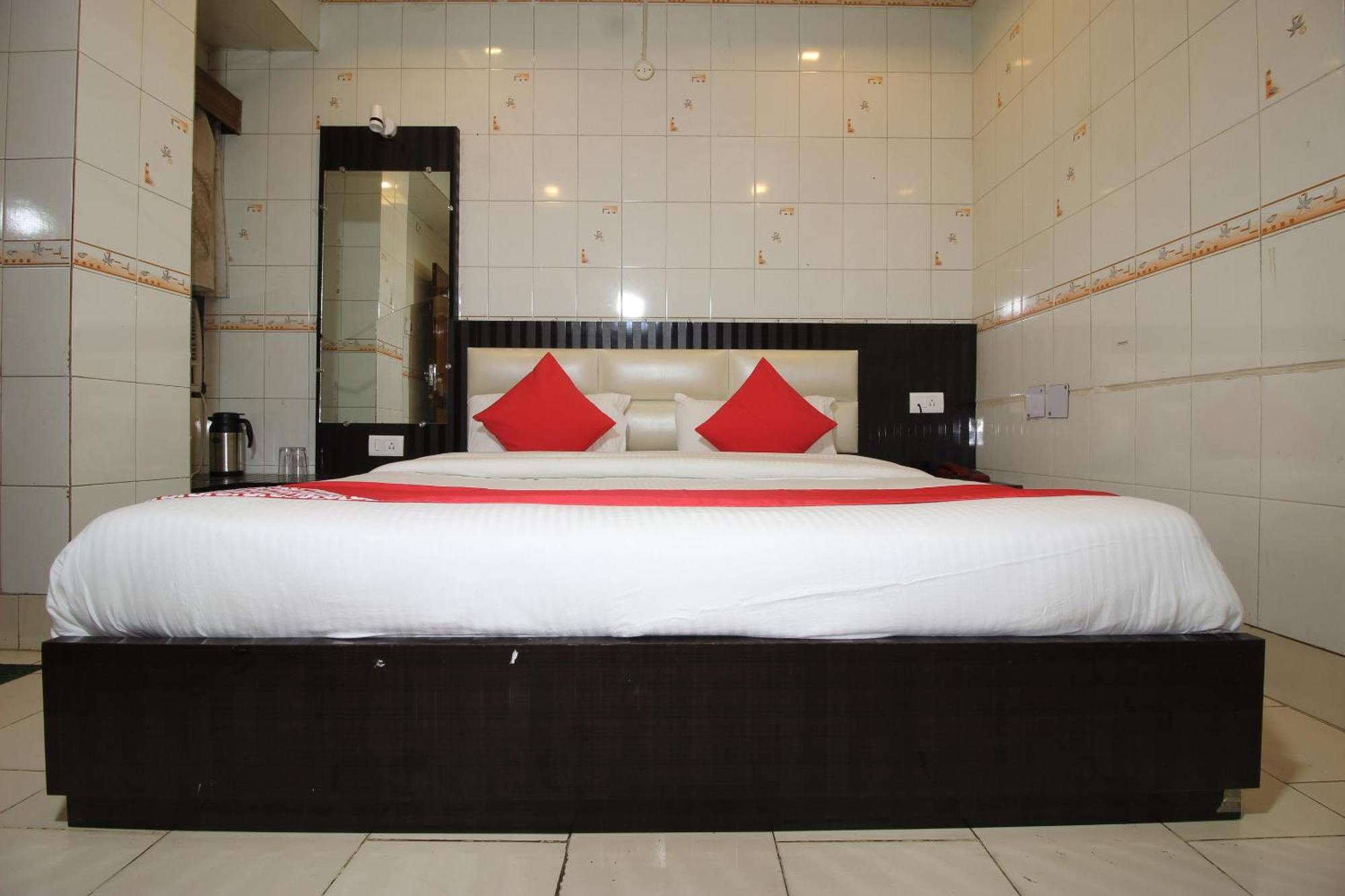 Hotel O Blue Diamond Varanasi Bagian luar foto