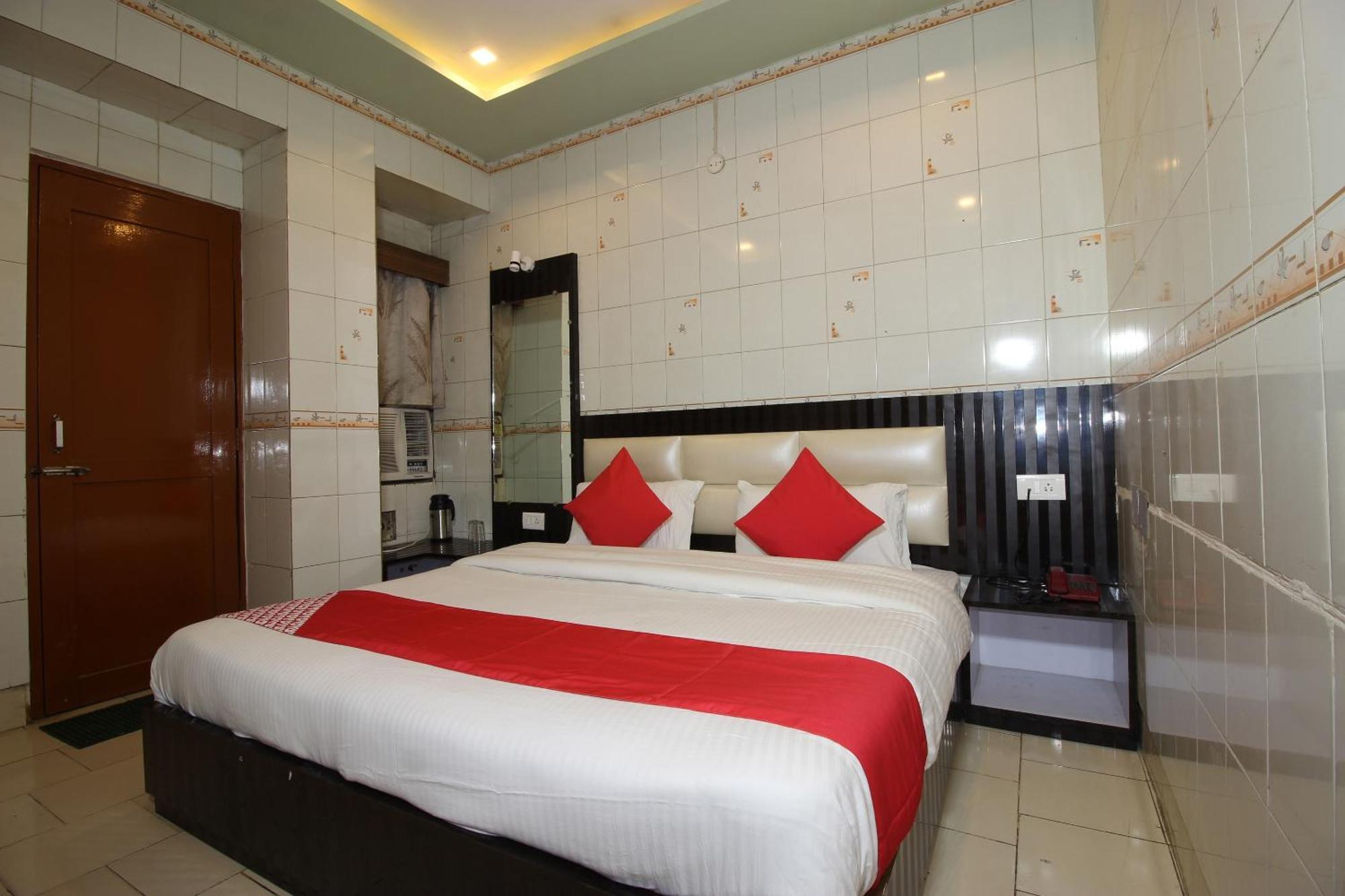 Hotel O Blue Diamond Varanasi Bagian luar foto