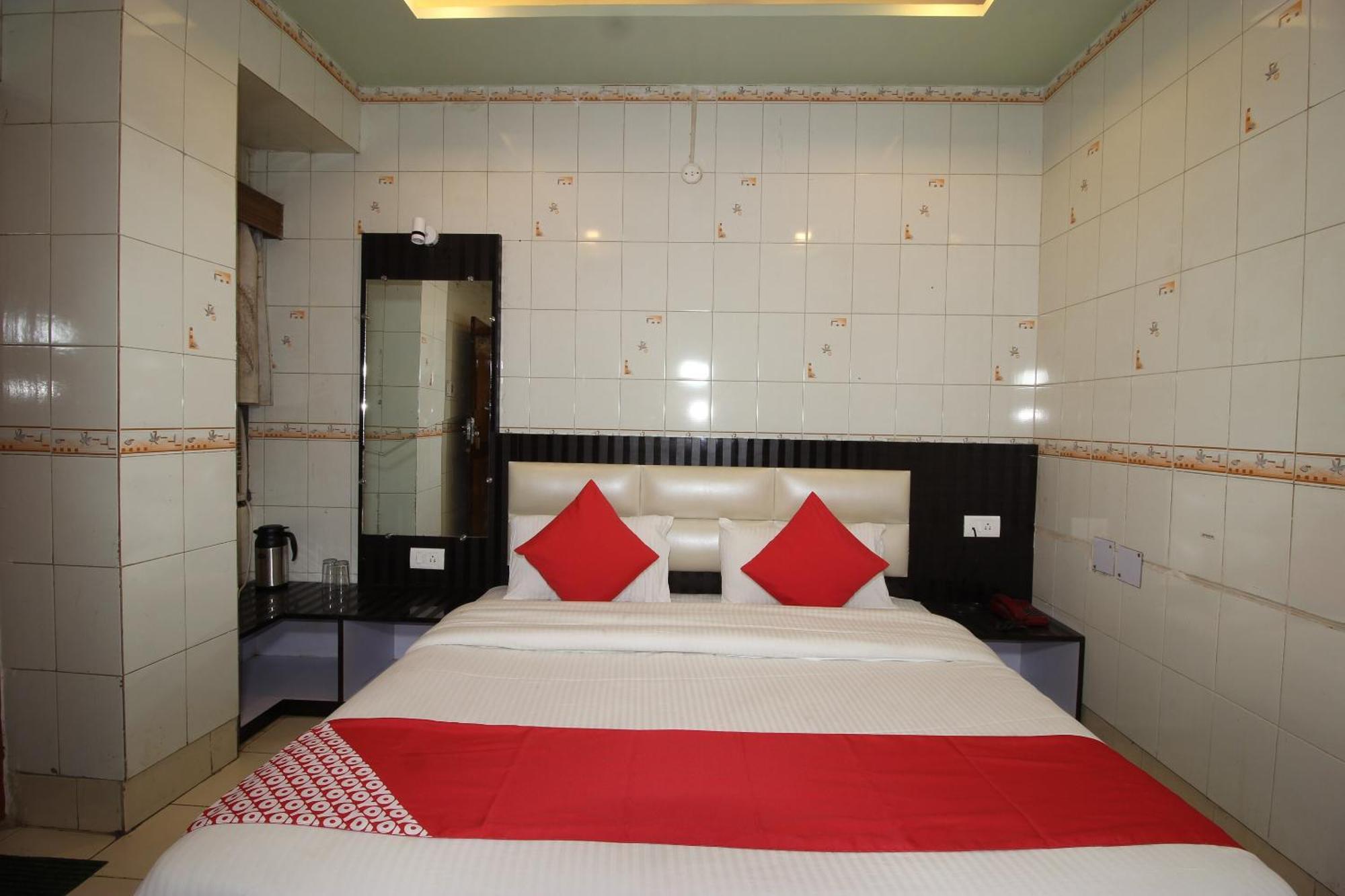 Hotel O Blue Diamond Varanasi Bagian luar foto