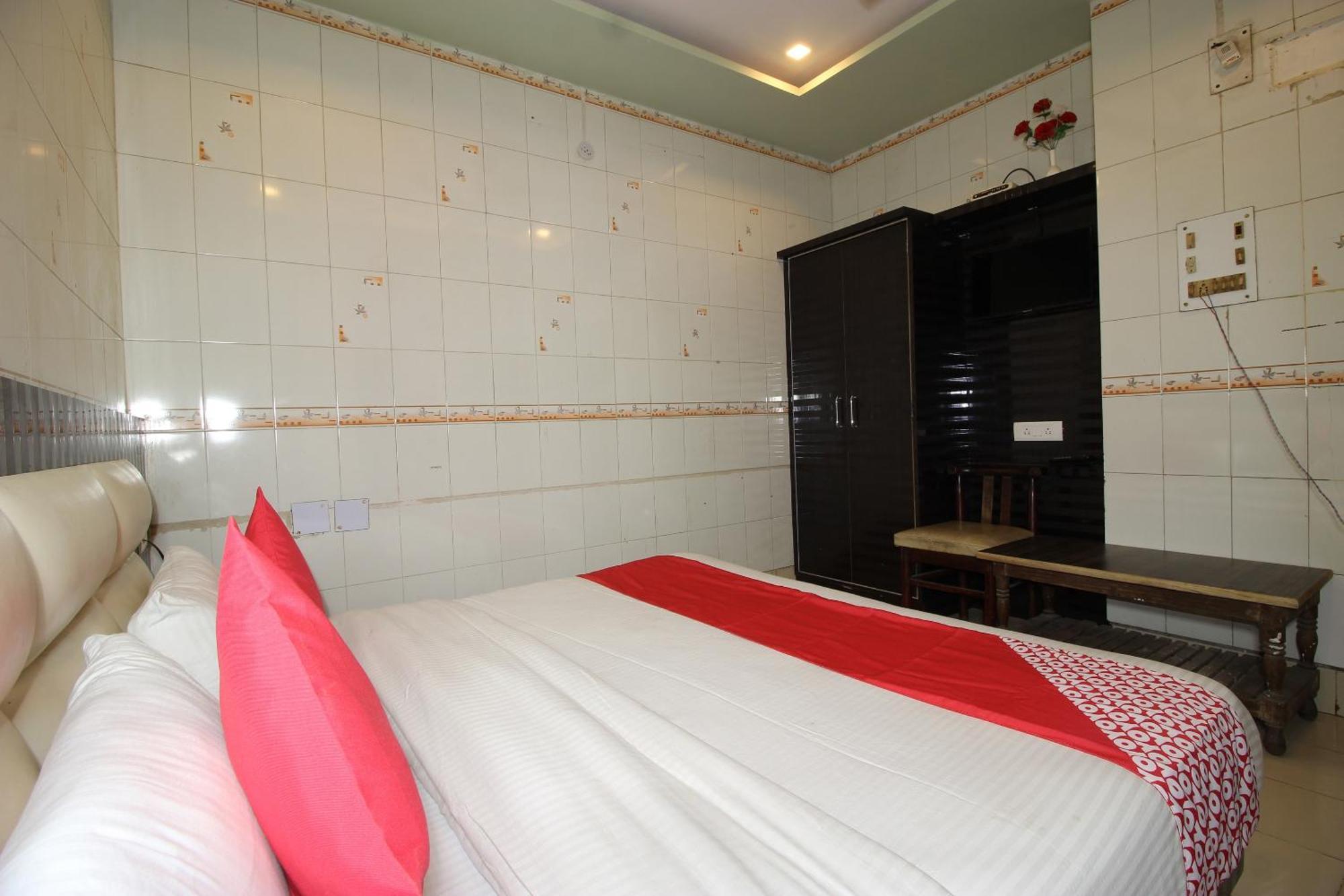 Hotel O Blue Diamond Varanasi Bagian luar foto