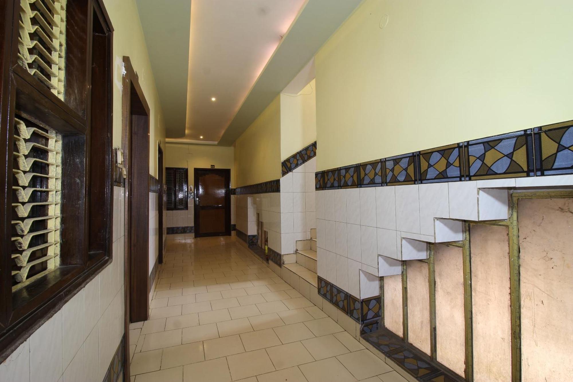 Hotel O Blue Diamond Varanasi Bagian luar foto