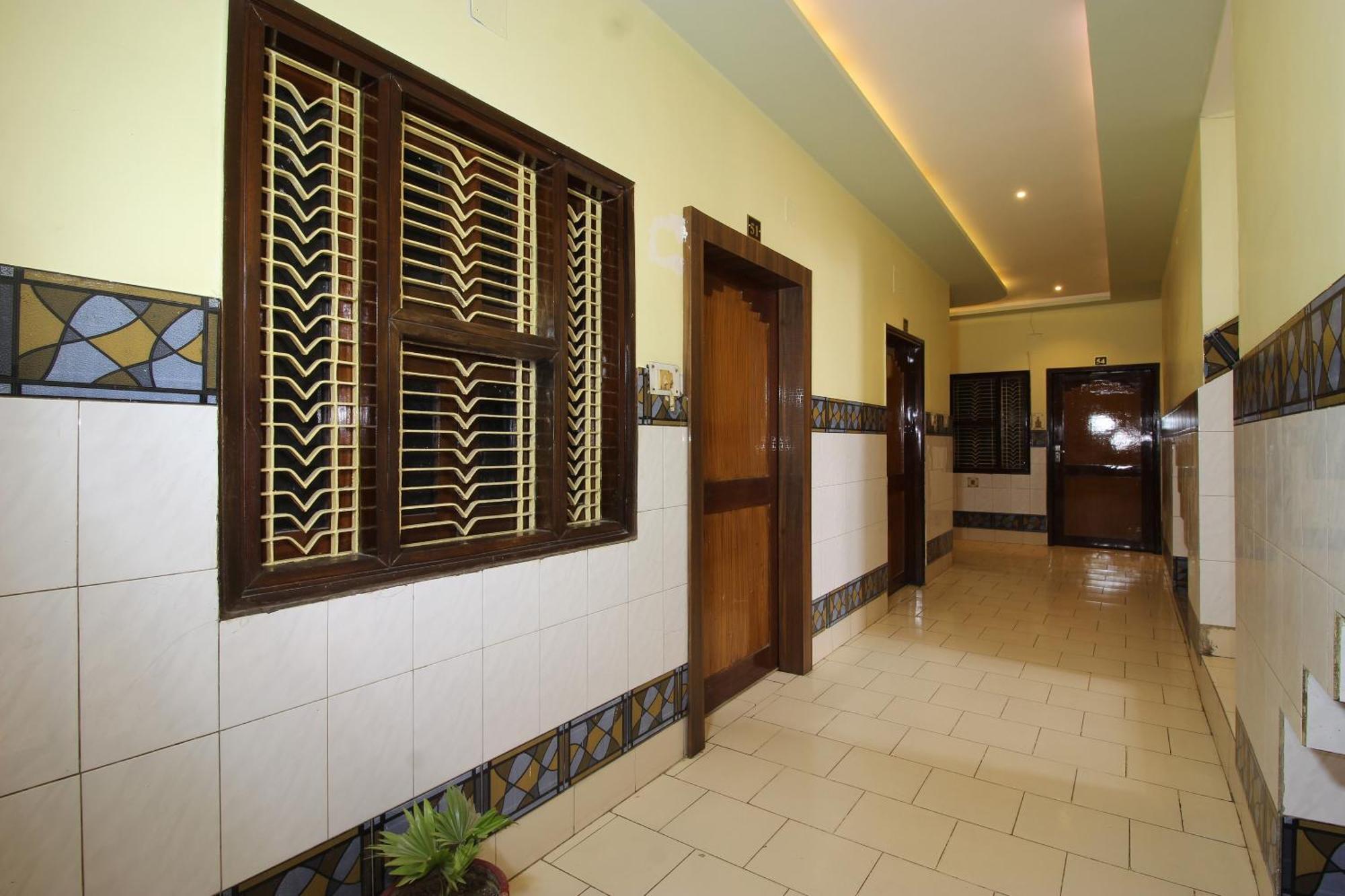 Hotel O Blue Diamond Varanasi Bagian luar foto