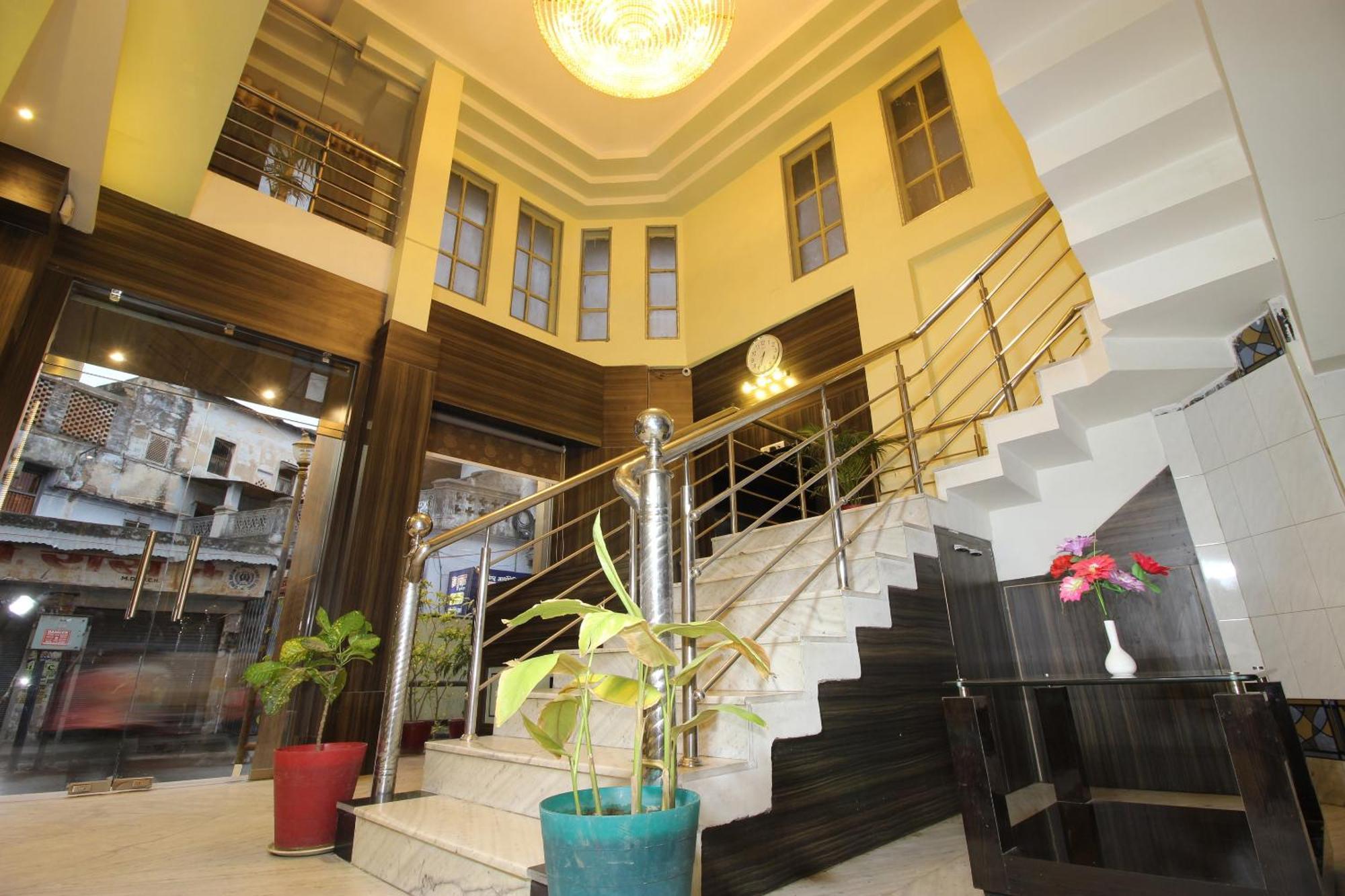 Hotel O Blue Diamond Varanasi Bagian luar foto