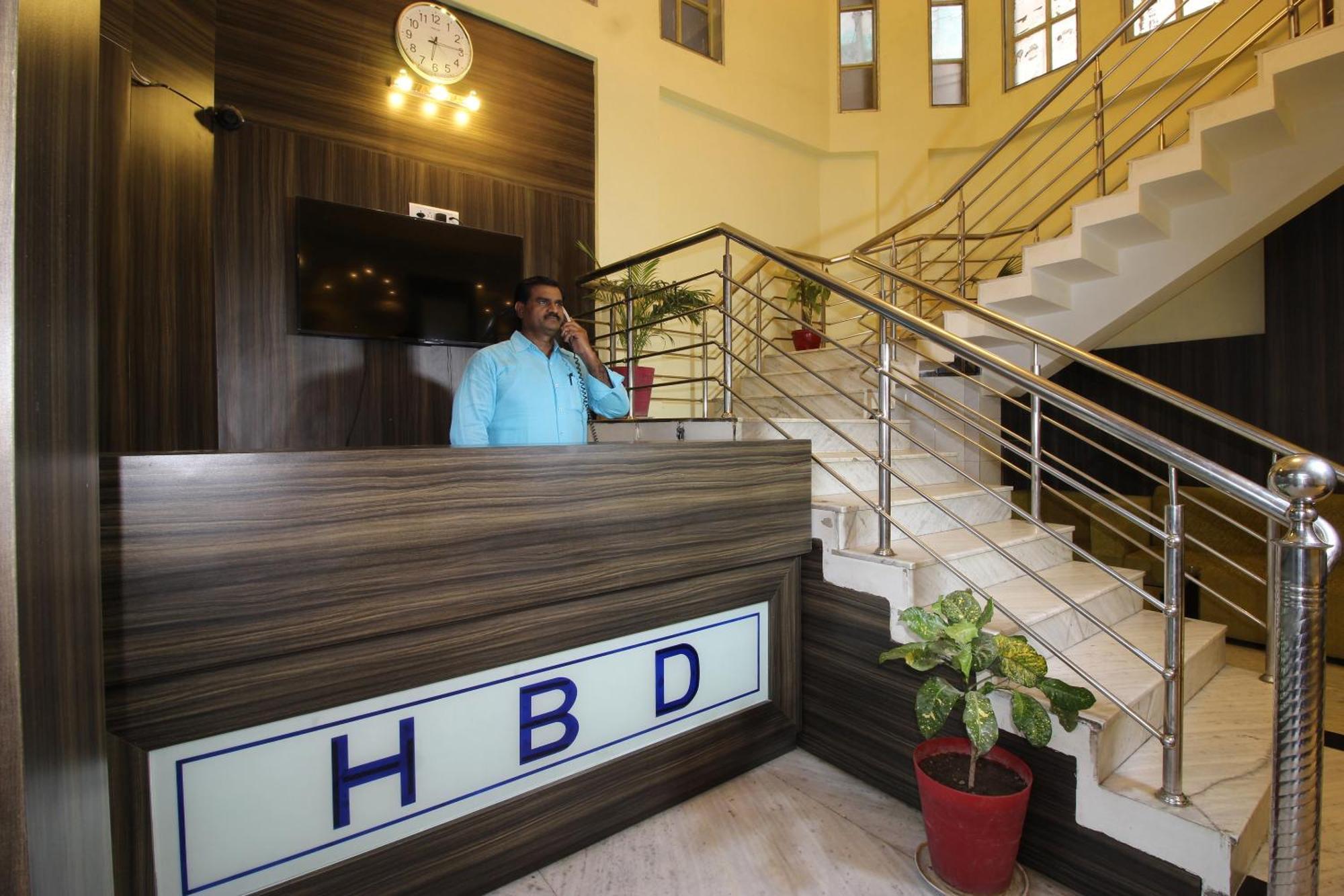 Hotel O Blue Diamond Varanasi Bagian luar foto